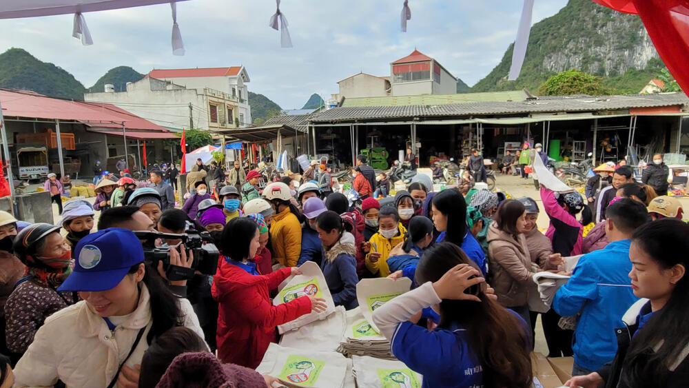 Mô hình “Ngày họp chợ phiên diễn ra tại các xã, phường không sử dụng túi ni-lông khó phân hủy và các sản phẩm nhựa dùng một lần”