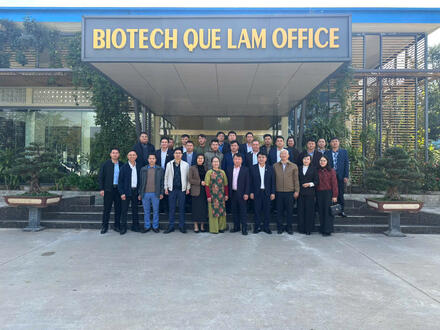 Kinh tế - Chính trị