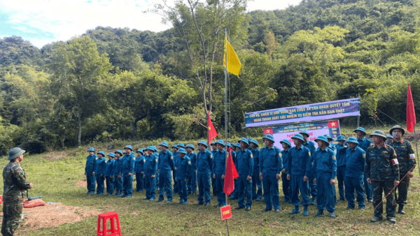 XÃ TÂN ĐOÀN KIỂM TRA BẮN ĐẠN THẬT VÀ BẾ MẠC HUẤN LUYỆN DÂN QUÂN TẠI CHỖ NĂM 2026