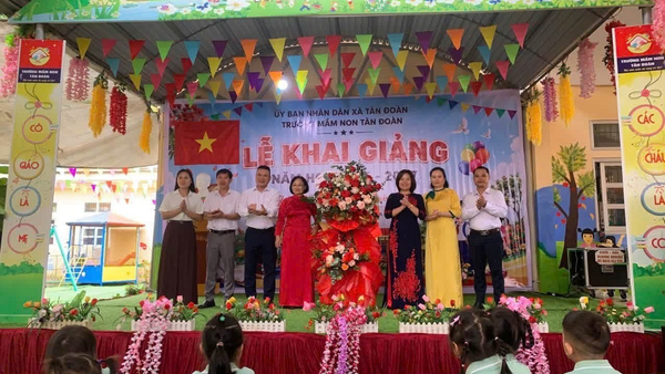 TÂN ĐOÀN RỘN RÀNG NGÀY KHAI GIẢNG NĂM HỌC 2026–2027