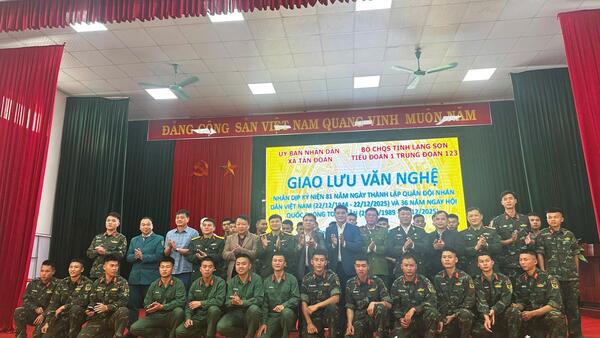 Chương trình giao lưu văn nghệ quân – dân đầy ý nghĩa